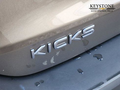 Used 2025 Nissan Kicks SR image 12