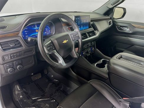 Used 2023 Chevrolet Suburban Premier image 10