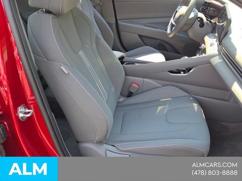 Used 2024 Hyundai Elantra SEL w/ Convenience Package FWD image 18
