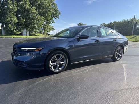 Used 2024 Honda Accord EX image 2