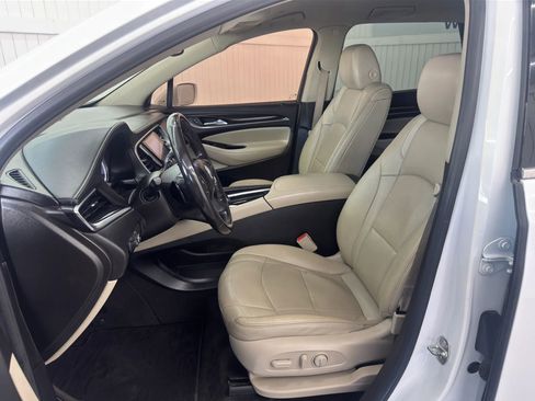 Used 2020 Buick Enclave Essence image 9