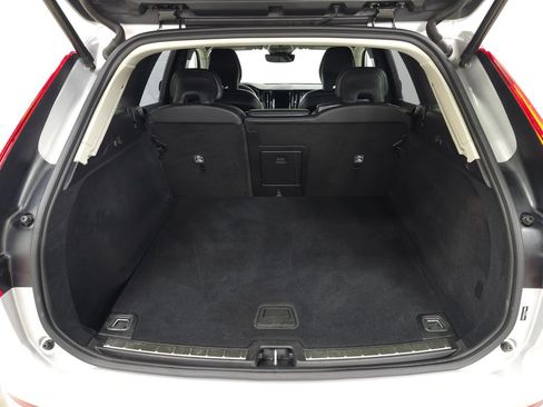 Certified 2025 Volvo XC60 B5 Plus AWD/4WD image 8