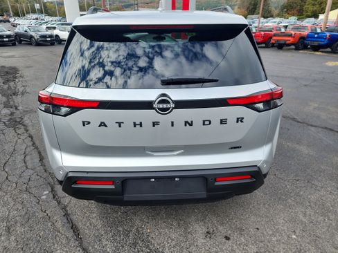 New 2025 Nissan Pathfinder SV w/ Black Appearance Package image 7