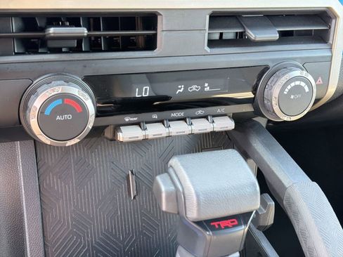 Used 2025 Toyota Tacoma TRD Off-Road image 17