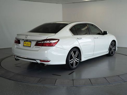 Used 2017 Honda Accord Sport image 7