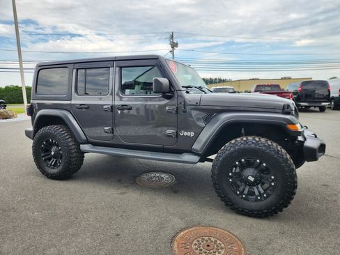 Used 2018 Jeep Wrangler Unlimited Sport S AWD/4WD image 19