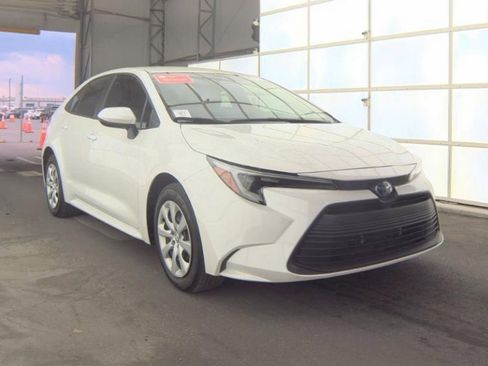 Used 2024 Toyota Corolla LE image 3