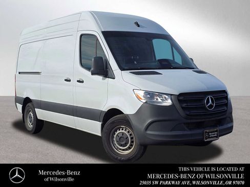 Used 2025 Mercedes-Benz Sprinter 2500 image 1