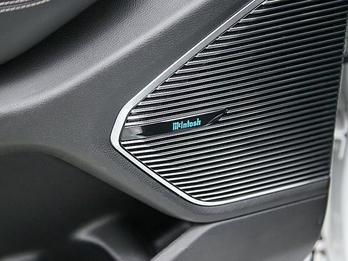 Used 2022 Jeep Grand Cherokee L Overland w/ Advanced Protech Group III image 12