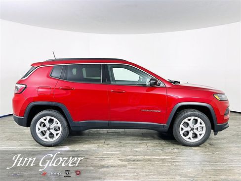 New 2026 Jeep Compass Latitude image 10