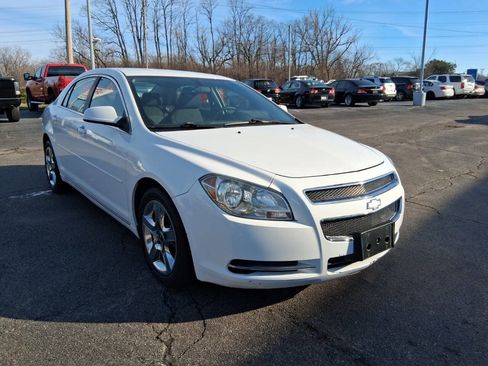 Used 2010 Chevrolet Malibu LT image 2