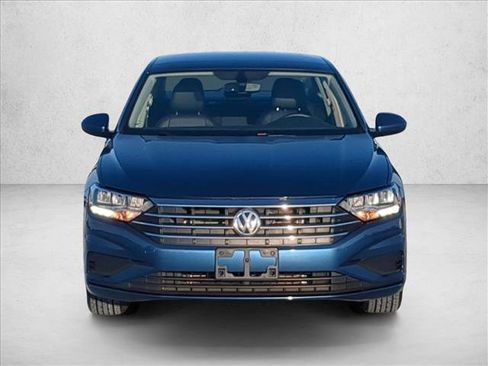 Used 2020 Volkswagen Jetta SE FWD image 2