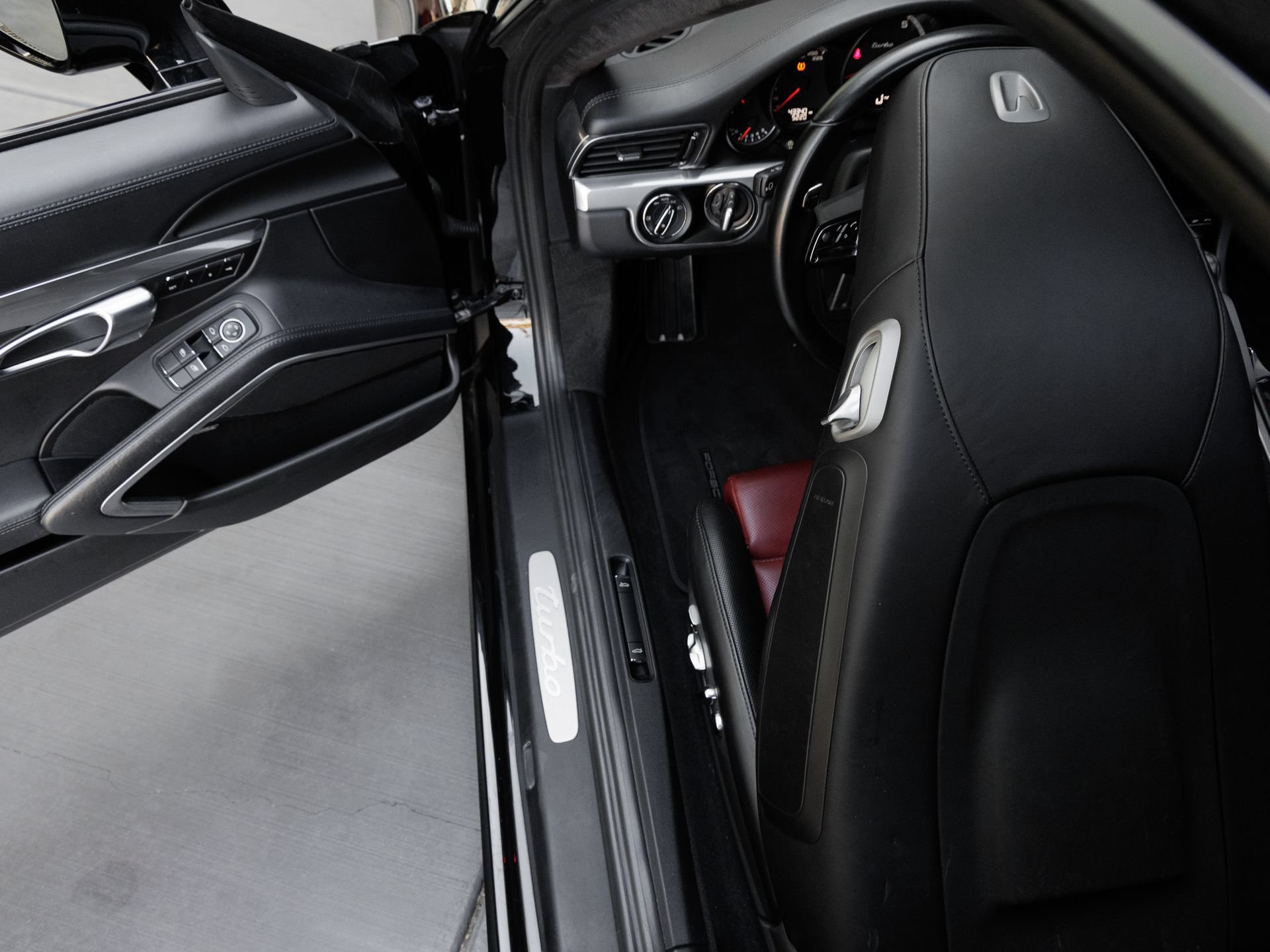 Certified 2018 Porsche 911 Turbo AWD/4WD image 22