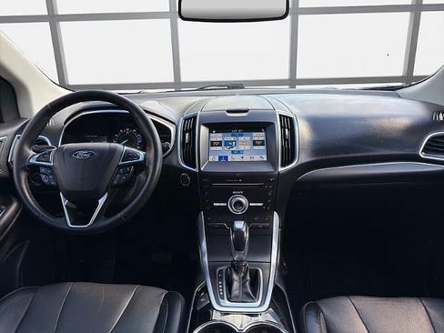 Used 2018 Ford Edge Titanium w/ Equipment Group 301A AWD/4WD image 18