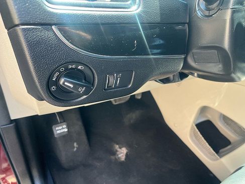 Used 2017 Dodge Grand Caravan SXT FWD image 23