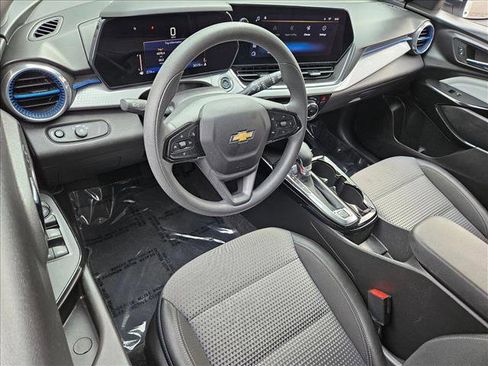 Used 2025 Chevrolet Trax LT FWD image 10
