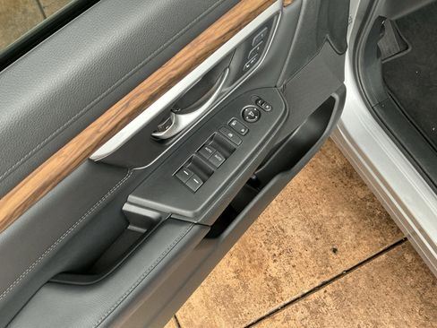 Used 2020 Honda CR-V Touring image 15