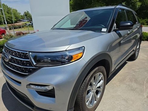 Used 2023 Ford Explorer XLT w/ Equipment Group 202A AWD/4WD image 1