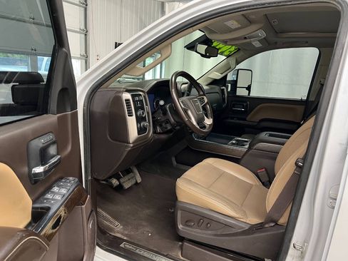 Used 2019 GMC Sierra 2500 Denali w/ Duramax Plus Package AWD/4WD image 7