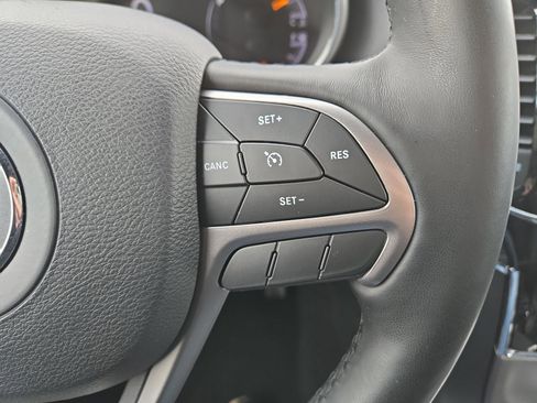 Used 2020 Jeep Grand Cherokee Limited image 15