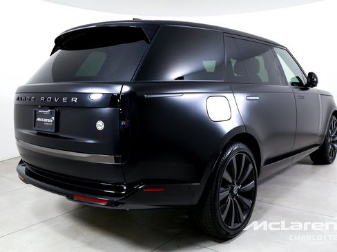 Used 2025 Land Rover Range Rover SV AWD/4WD image 8