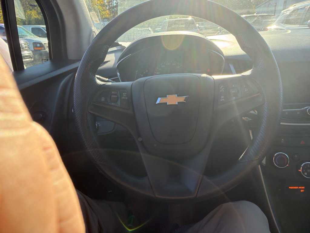 Used 2022 Chevrolet Trax LS w/ Tint and Cruise Package AWD/4WD image 14