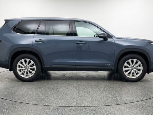 Used 2025 Toyota Grand Highlander FWD image 11