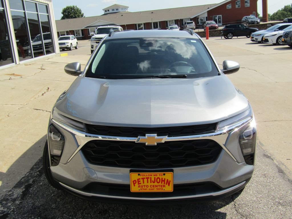 Used 2024 Chevrolet Trax LT FWD image 13
