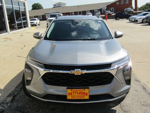 Used 2024 Chevrolet Trax LT FWD image 13