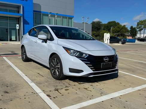 Used 2024 Nissan Versa SV FWD image 7