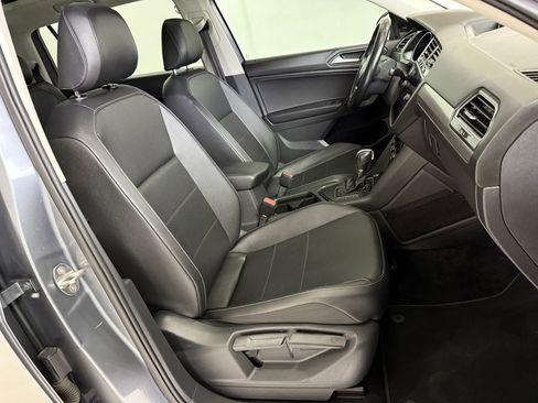 Used 2019 Volkswagen Tiguan SE w/ Panoramic Sunroof Package image 26