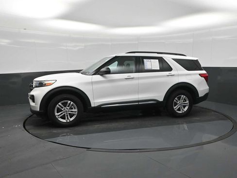 Used 2023 Ford Explorer XLT AWD/4WD image 4
