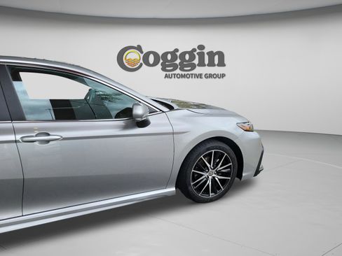 Used 2024 Toyota Camry SE image 30