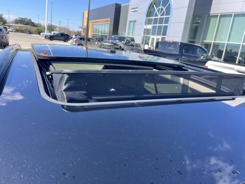 Used 2022 Buick Envision Essence w/ Technology Package I image 7