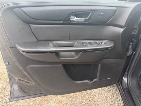Used 2017 Chevrolet Traverse LT image 11