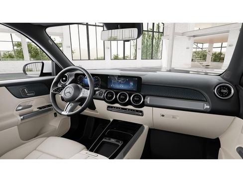 Used 2025 Mercedes-Benz GLB 250 4MATIC image 6