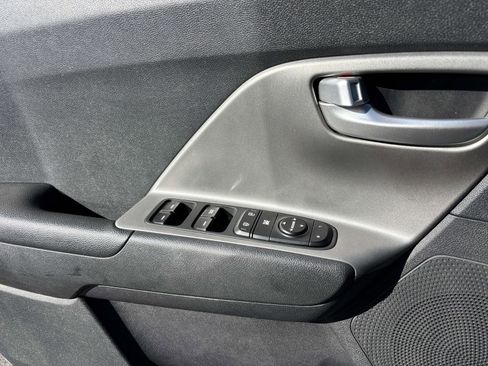 Used 2022 Kia Niro LX image 14