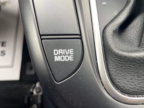 Used 2025 Kia Soul LX w/ LX Technology Package FWD image 24