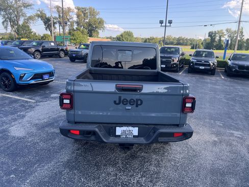 Used 2025 Jeep Gladiator Sport w/ Premium Package AWD/4WD image 6
