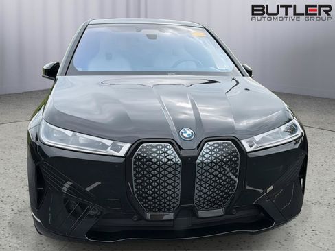 Used 2025 BMW iX xDrive50 w/ Premium Package AWD/4WD image 4