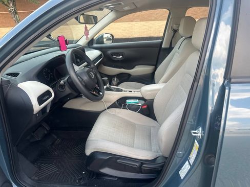 Certified 2024 Honda HR-V LX image 3