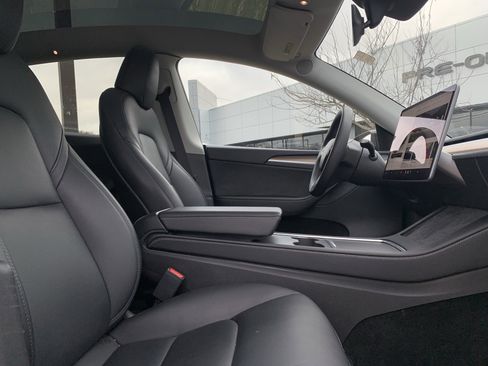 Used 2023 Tesla Model Y Long Range image 35