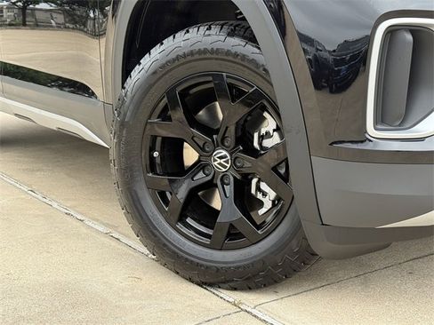 Certified 2025 Volkswagen Atlas Peak Edition SE image 2