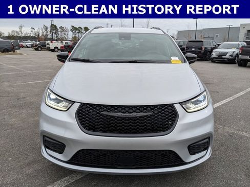 Certified 2026 Chrysler Pacifica Select w/ S Appearance Package image 11