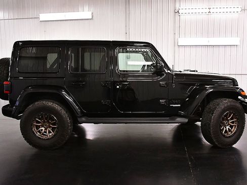 Used 2021 Jeep Wrangler Unlimited Sahara AWD/4WD image 8