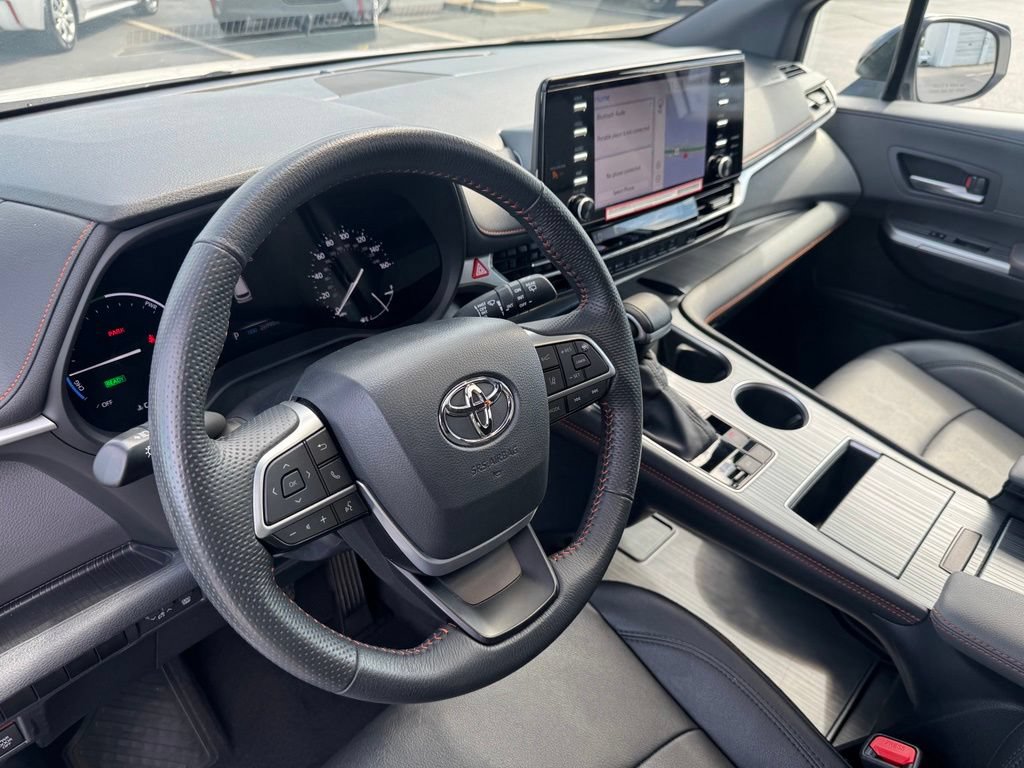 Used 2024 Toyota Sienna XSE FWD image 17
