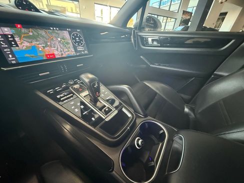 Used 2020 Porsche Cayenne AWD image 21