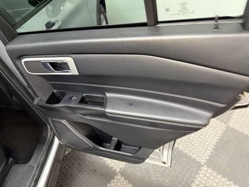 Used 2020 Ford Explorer XLT w/ Equipment Group 202A AWD/4WD image 42
