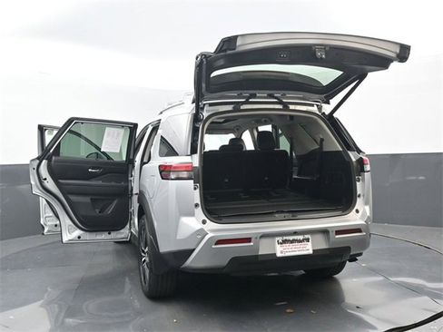 Used 2024 Nissan Pathfinder Platinum w/ Cargo Package image 37