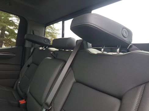 New 2026 GMC Sierra 1500 SLT image 11